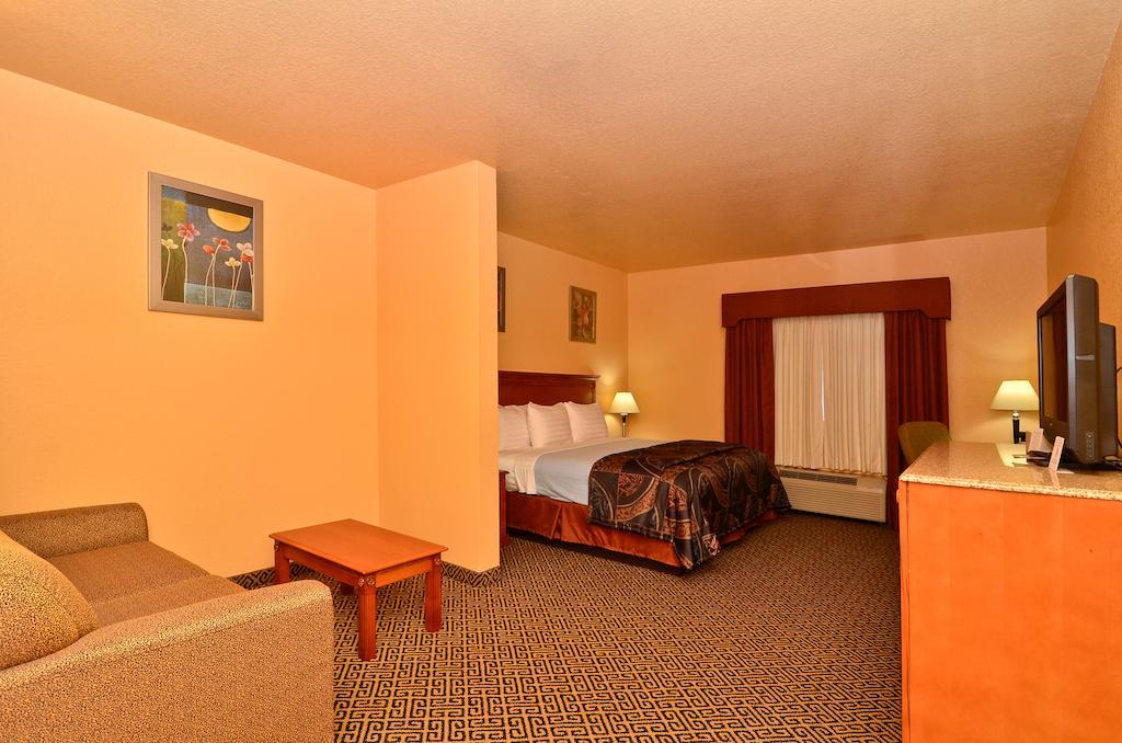 Hiway Inn Express Of Broken Bow Szoba fotó